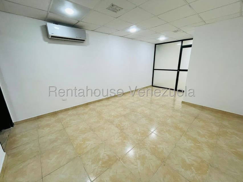 Comercial (Oficina) en Alquiler en Avenida Bolivar, Aragua - 5