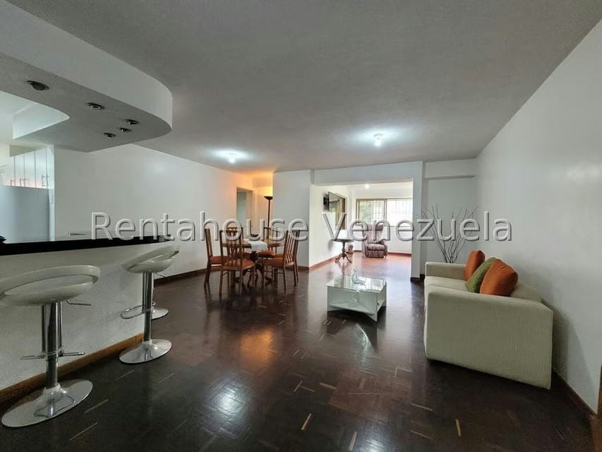 Apartamento (1 Nivel) en Alquiler en Los Naranjos del Cafetal, Distrito Metropolitano - 2