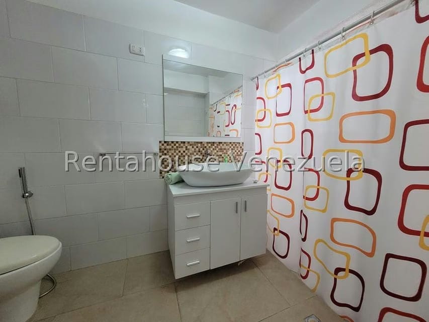 Apartamento (1 Nivel) en Alquiler en Los Naranjos del Cafetal, Distrito Metropolitano - 11