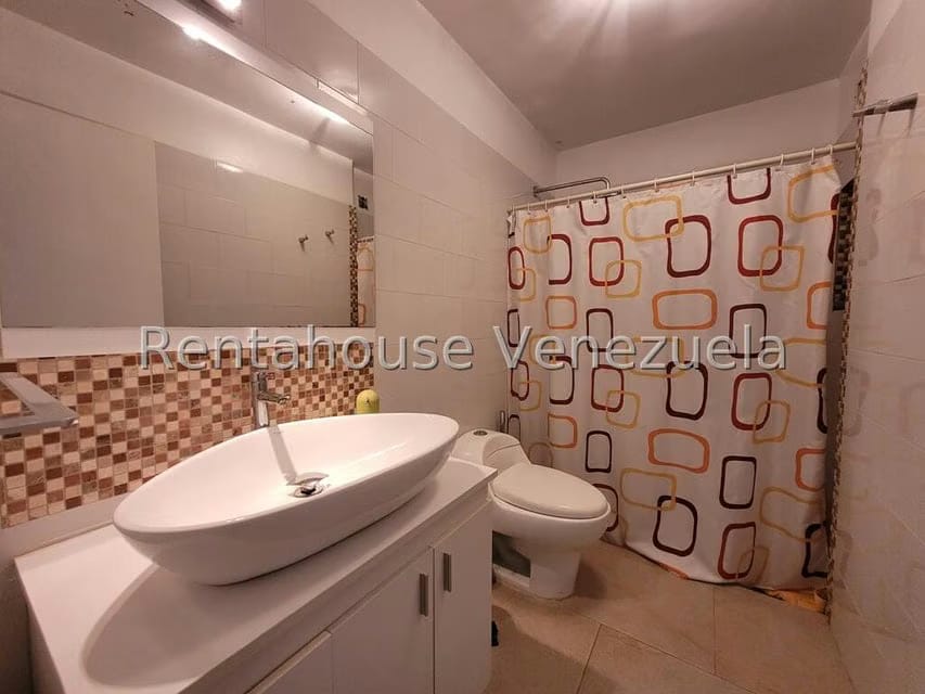 Apartamento (1 Nivel) en Alquiler en Los Naranjos del Cafetal, Distrito Metropolitano - 14