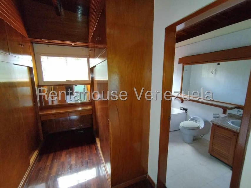Casa (Duplex) en Venta en Cumbres de Curumo, Distrito Metropolitano - 13