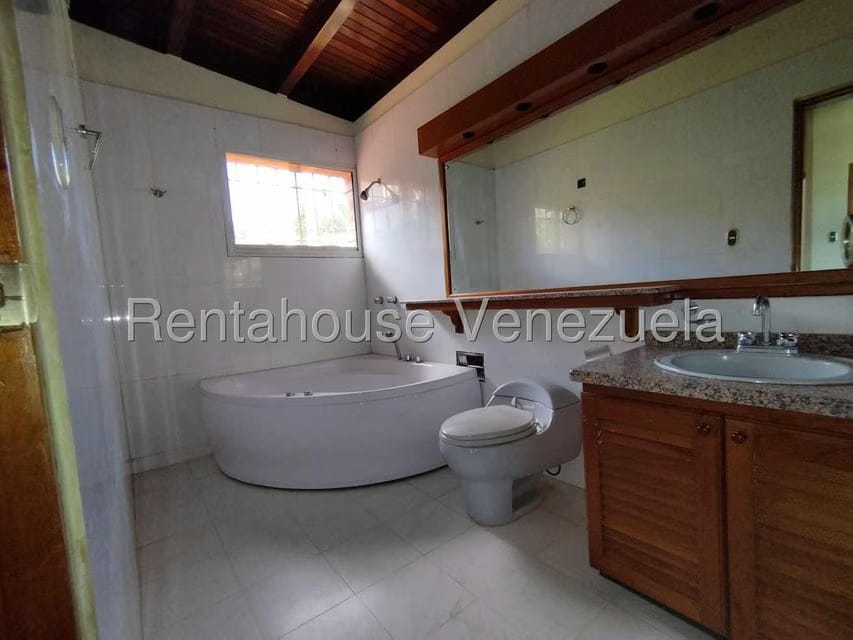 Casa (Duplex) en Venta en Cumbres de Curumo, Distrito Metropolitano - 14