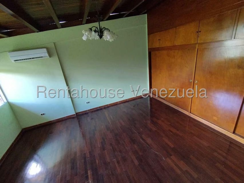 Casa (Duplex) en Venta en Cumbres de Curumo, Distrito Metropolitano - 15