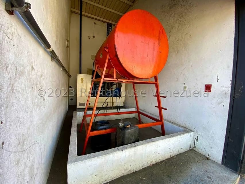 Comercial (Galpon - Deposito) en Alquiler en Zona Industrial 2, Lara - 54
