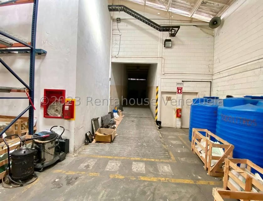 Comercial (Galpon - Deposito) en Alquiler en Zona Industrial 2, Lara - 81