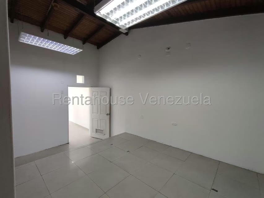 Comercial (Local Comercial) en Alquiler en El Limon, Aragua - 11