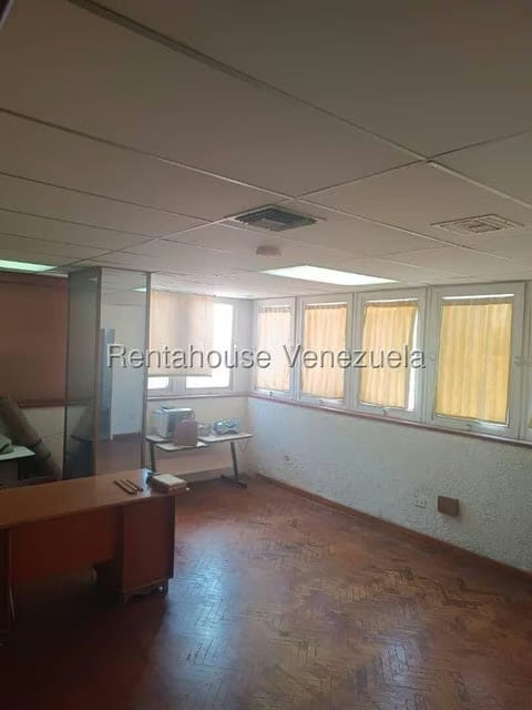 Comercial (Oficina) en Venta en Centro, Lara - 18
