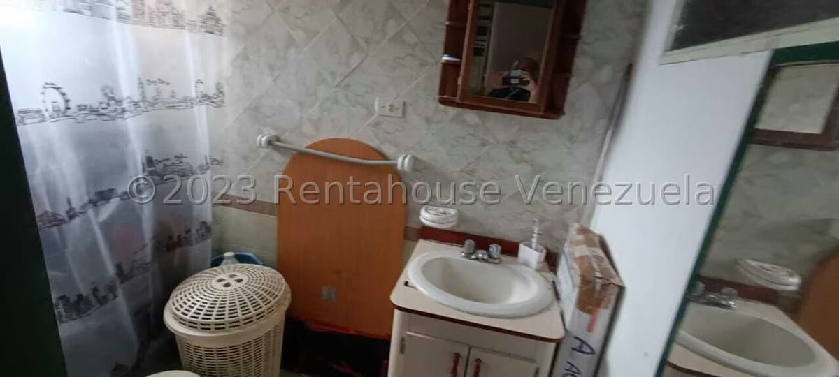 Casa (Multipes Niveles) en Venta en Colinas de San Antonio, Miranda - 24