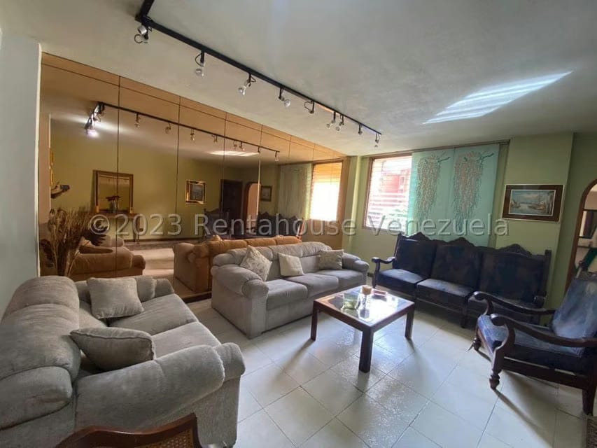 Apartamento (Duplex) en Venta en Miranda, Distrito Metropolitano - 2