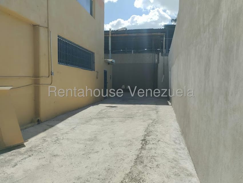 Comercial (Galpon - Deposito) en Alquiler en Centro, Lara