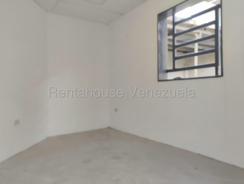 Comercial (Galpon - Deposito) en Alquiler en Centro, Lara - 12