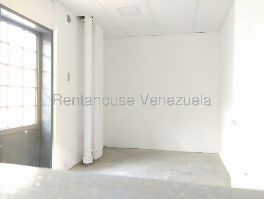 Comercial (Galpon - Deposito) en Alquiler en Centro, Lara - 13