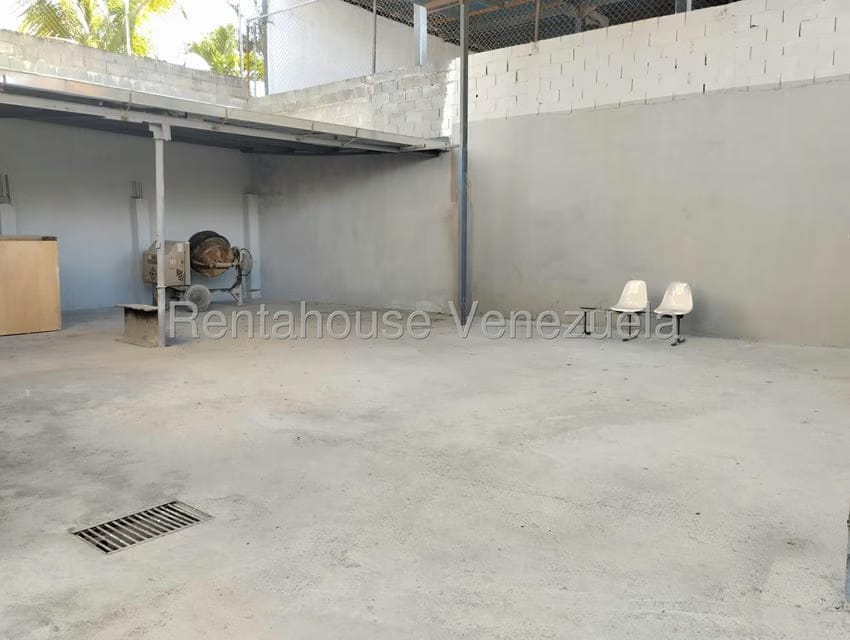 Comercial (Galpon - Deposito) en Alquiler en Centro, Lara - 3