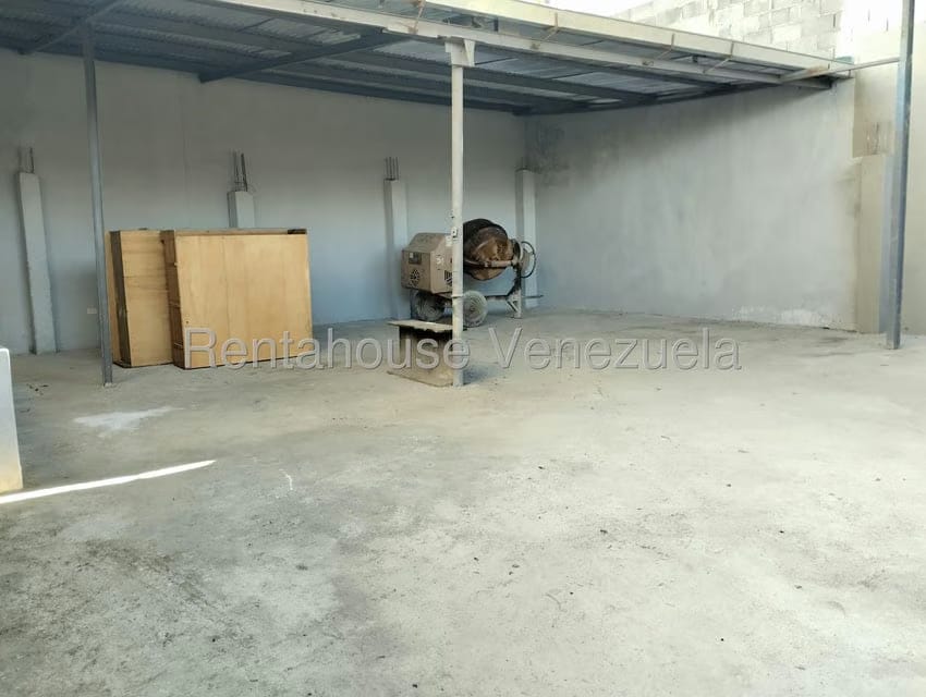 Comercial (Galpon - Deposito) en Alquiler en Centro, Lara - 4
