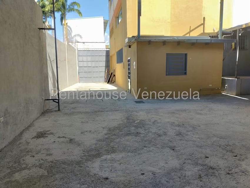 Comercial (Galpon - Deposito) en Alquiler en Centro, Lara - 5