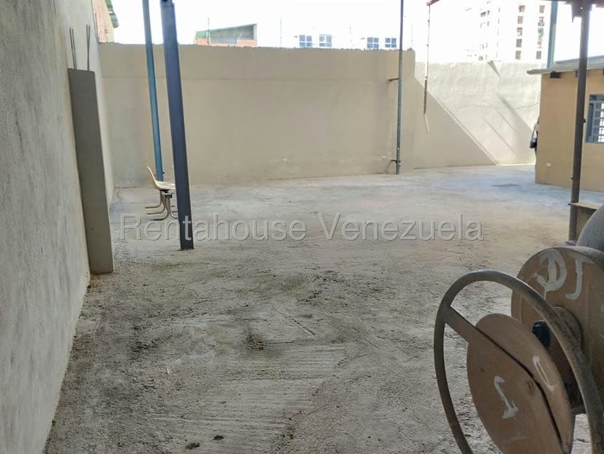Comercial (Galpon - Deposito) en Alquiler en Centro, Lara - 7