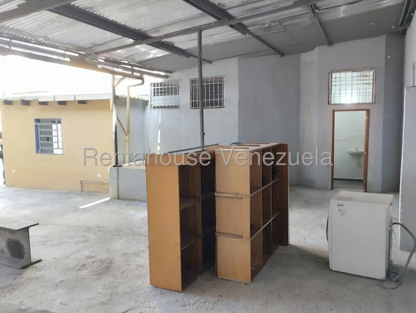 Comercial (Galpon - Deposito) en Alquiler en Centro, Lara - 9