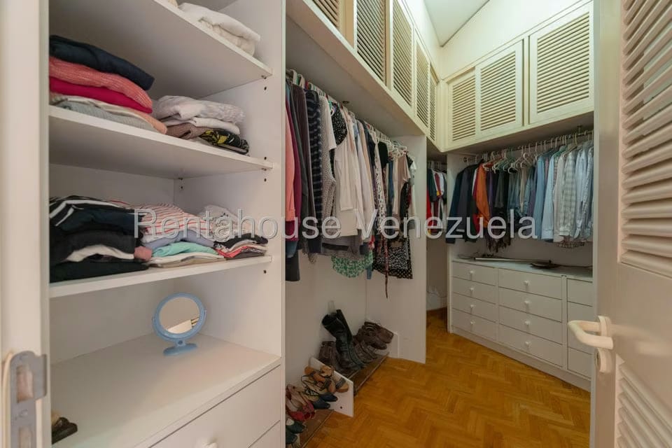 Casa (Multipes Niveles) en Venta en Oripoto, Distrito Metropolitano - 33