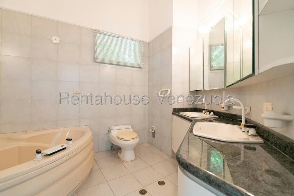 Casa (Multipes Niveles) en Venta en Oripoto, Distrito Metropolitano - 38