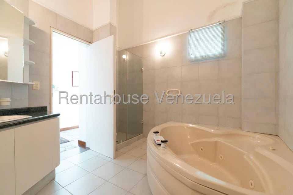 Casa (Multipes Niveles) en Venta en Oripoto, Distrito Metropolitano - 39