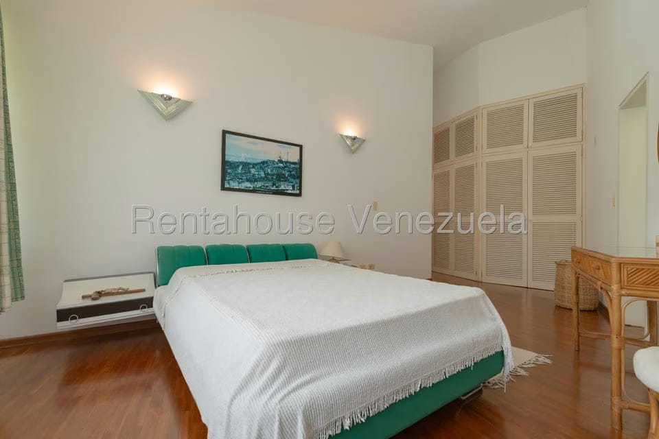 Casa (Multipes Niveles) en Venta en Oripoto, Distrito Metropolitano - 40