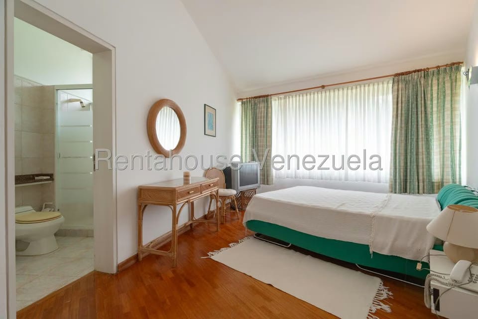 Casa (Multipes Niveles) en Venta en Oripoto, Distrito Metropolitano - 41