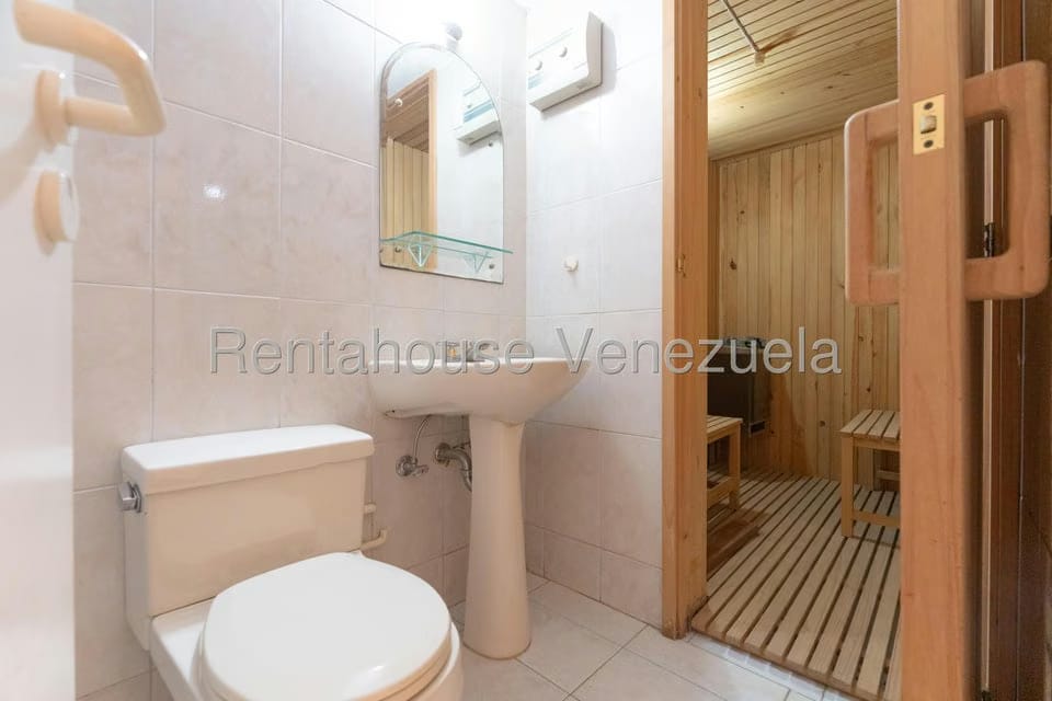 Casa (Multipes Niveles) en Venta en Oripoto, Distrito Metropolitano - 48