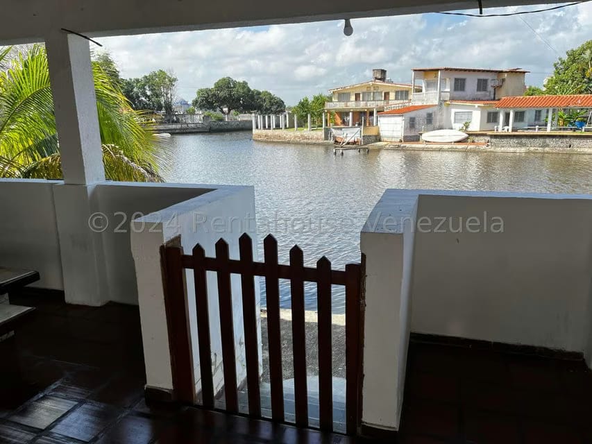 Casa (Casas de Playa) en Venta en Ciudad Balneario Higuerote, Miranda - 19