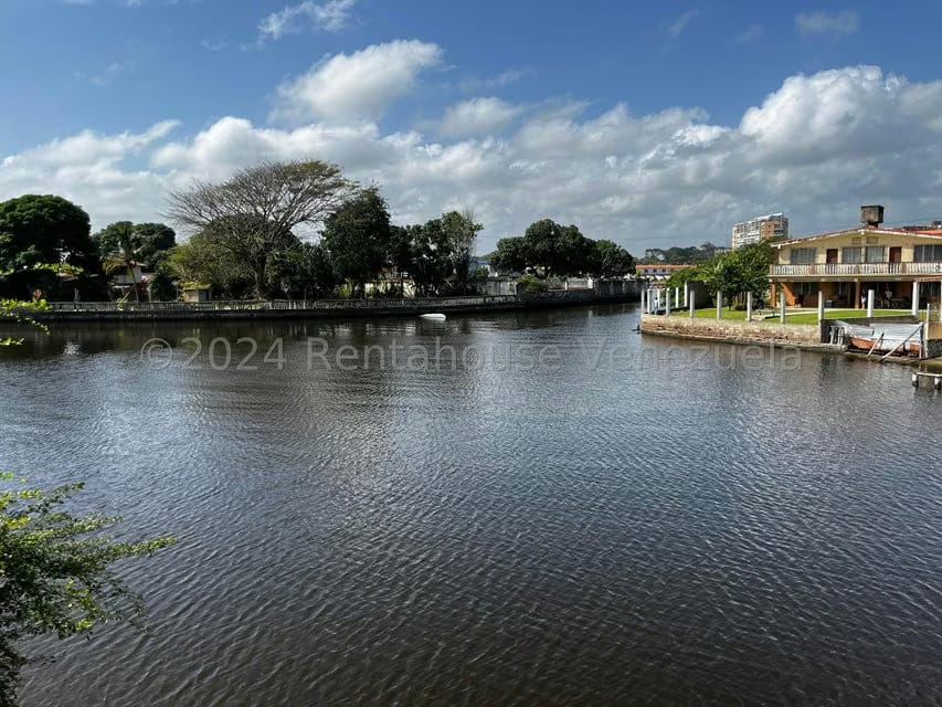 Casa (Casas de Playa) en Venta en Ciudad Balneario Higuerote, Miranda - 32