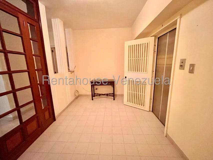 Apartamento (1 Nivel) en Venta en Colinas de Bello Monte, Distrito Metropolitano - 3