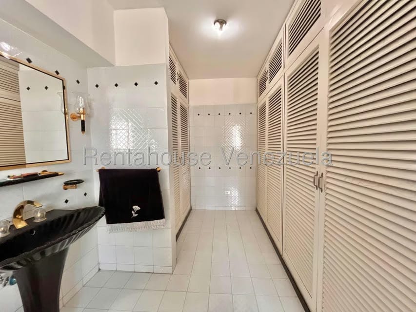 Apartamento (1 Nivel) en Venta en Colinas de Bello Monte, Distrito Metropolitano - 24