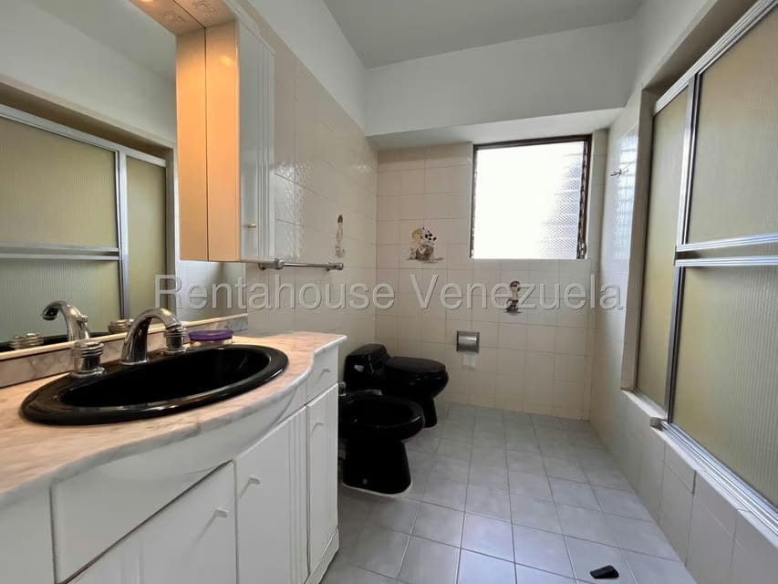 Apartamento (1 Nivel) en Venta en Colinas de Bello Monte, Distrito Metropolitano - 28