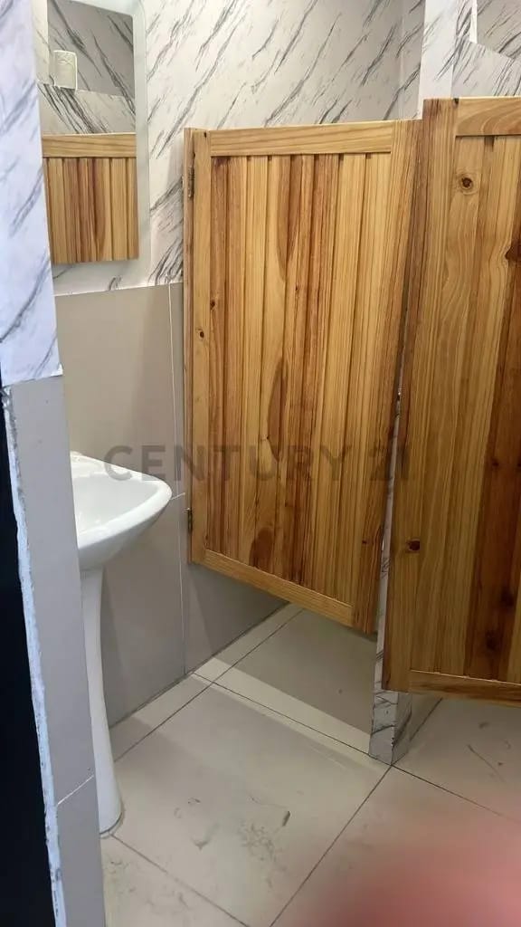 Excelente local de 150 mts2 en alquiler en Guatire. - 16