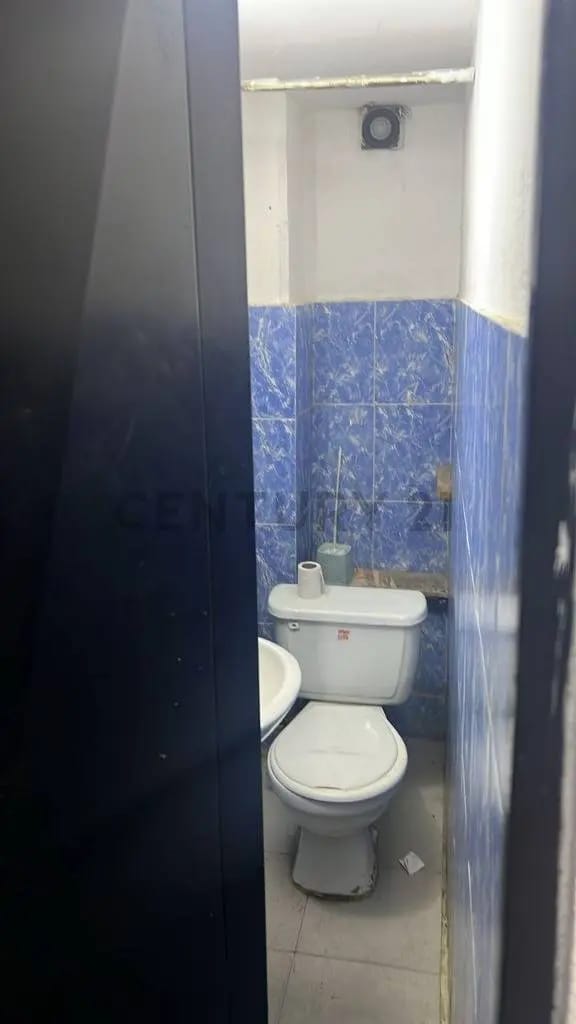Excelente local de 150 mts2 en alquiler en Guatire. - 17