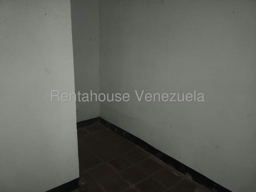 Comercial (Local Comercial) en Alquiler en La Yaguara, Distrito Metropolitano - 11