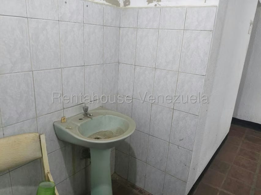 Comercial (Local Comercial) en Alquiler en La Yaguara, Distrito Metropolitano - 13