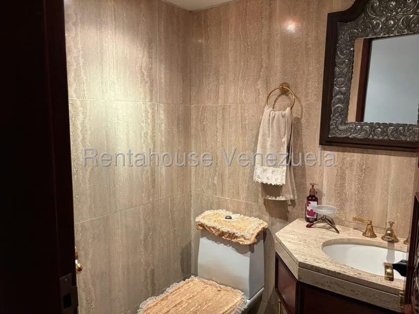 Apartamento (Penthouse) en Alquiler en Los Chorros, Distrito Metropolitano - 25