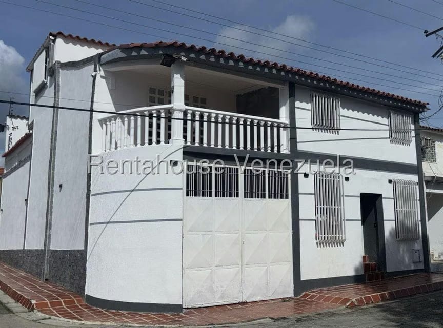 Casa (Multipes Niveles) en Venta en Mata Linda, Miranda