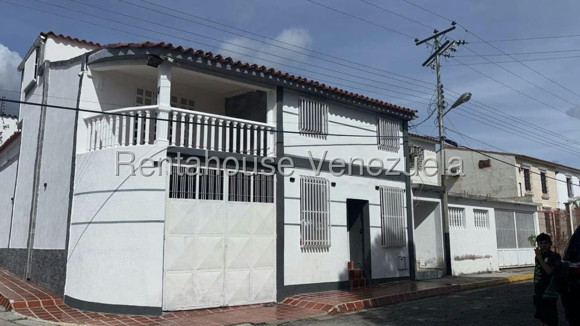 Casa (Multipes Niveles) en Venta en Mata Linda, Miranda - 2