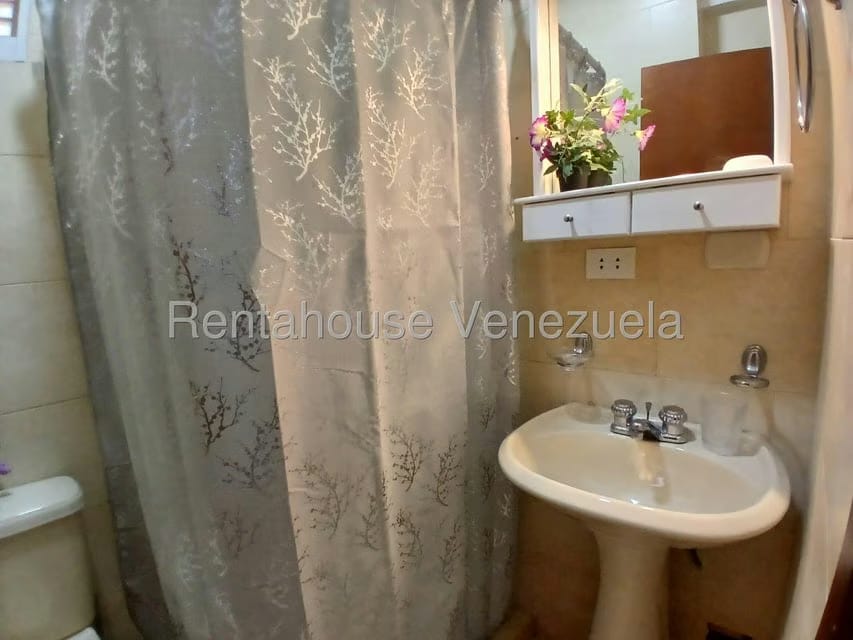 Apartamento (1 Nivel) en Alquiler en Del Este, Lara - 17