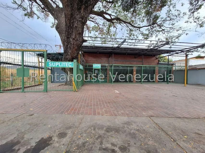Comercial (Local Comercial) en Venta en Avenida Bolivar, Aragua - 24