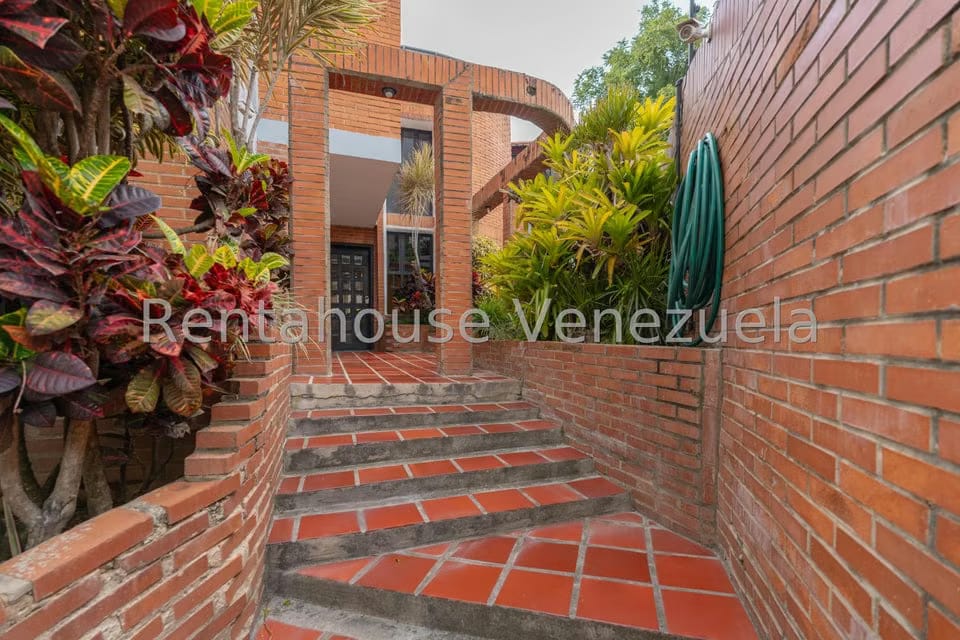 Casa (Multipes Niveles) en Venta en Cumbres de Curumo, Distrito Metropolitano - 3