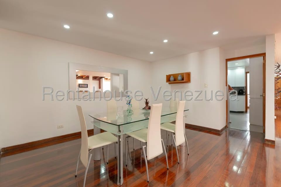 Casa (Multipes Niveles) en Venta en Cumbres de Curumo, Distrito Metropolitano - 29