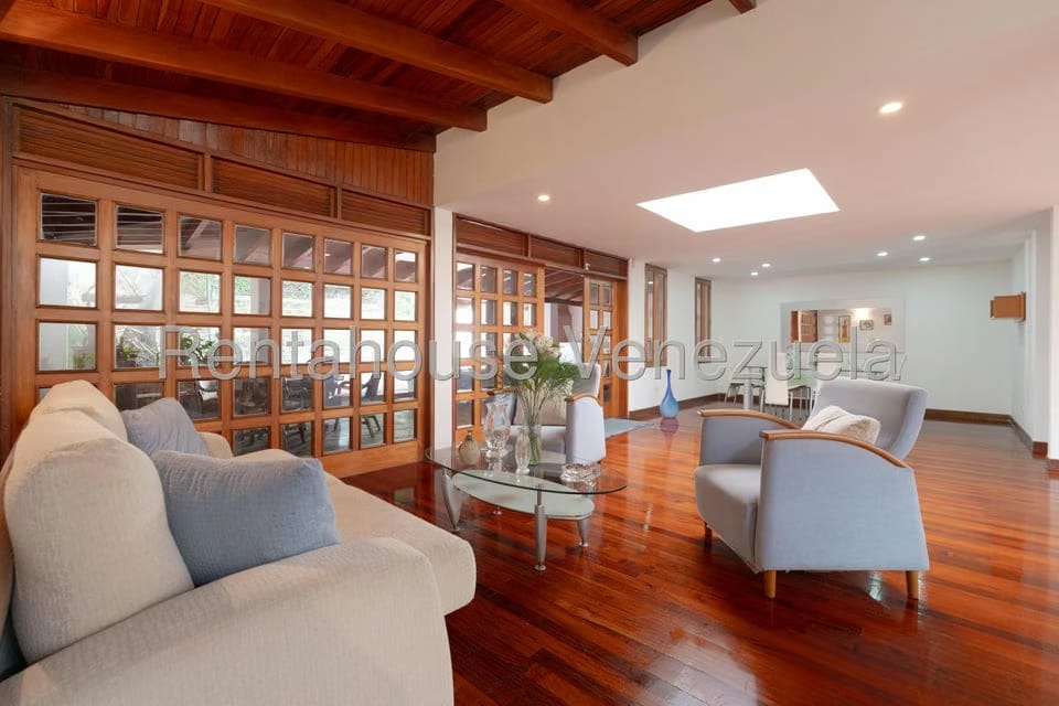 Casa (Multipes Niveles) en Venta en Cumbres de Curumo, Distrito Metropolitano - 30