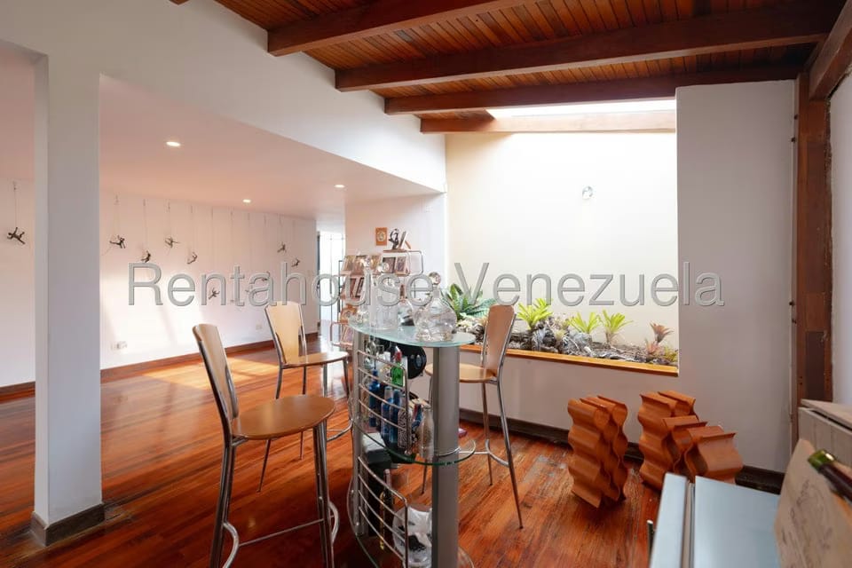 Casa (Multipes Niveles) en Venta en Cumbres de Curumo, Distrito Metropolitano - 31