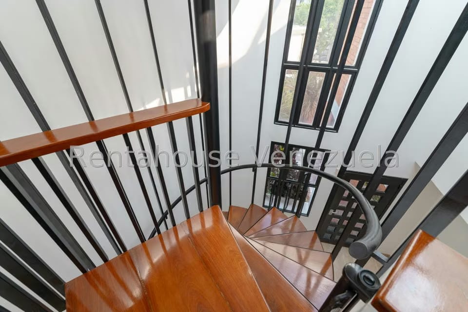 Casa (Multipes Niveles) en Venta en Cumbres de Curumo, Distrito Metropolitano - 34