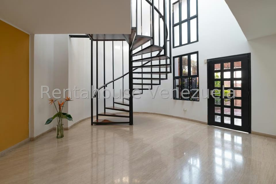 Casa (Multipes Niveles) en Venta en Cumbres de Curumo, Distrito Metropolitano - 35