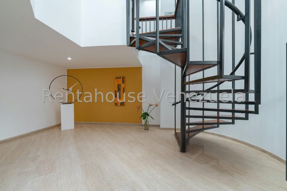 Casa (Multipes Niveles) en Venta en Cumbres de Curumo, Distrito Metropolitano - 36