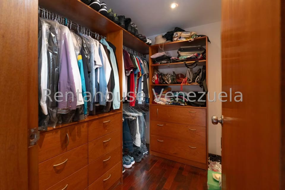 Casa (Multipes Niveles) en Venta en Cumbres de Curumo, Distrito Metropolitano - 38