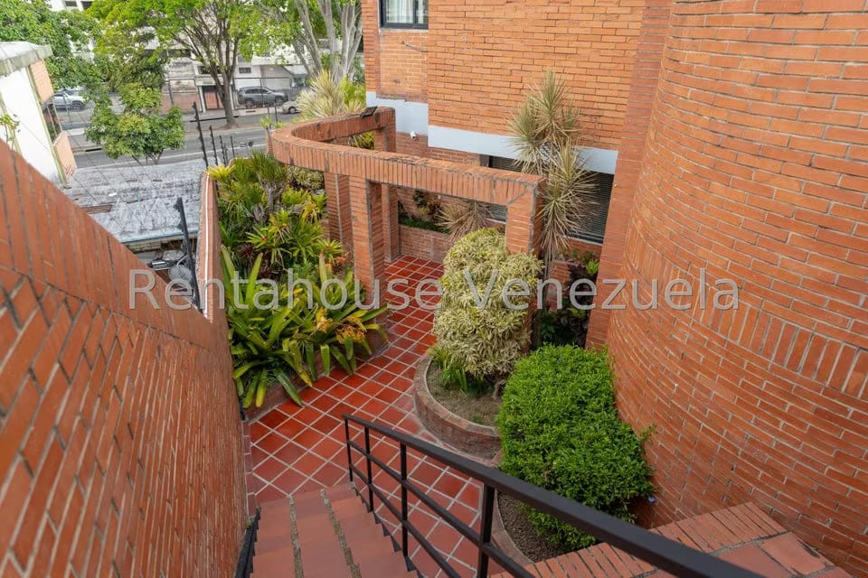 Casa (Multipes Niveles) en Venta en Cumbres de Curumo, Distrito Metropolitano - 5